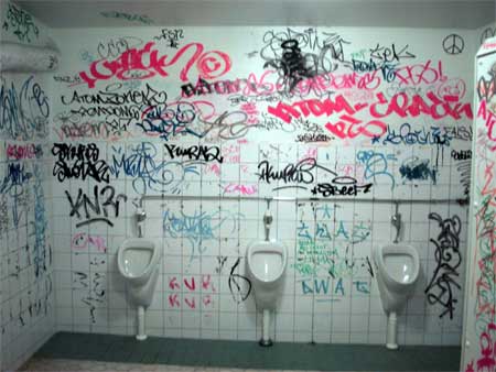 Graffiti de banheiro.