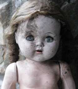 boneca abandonada